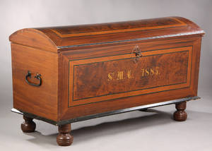 Barok standkiste af ådremalet træ, 1700-tallet