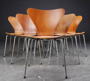 Arne Jacobsen. Ni stole, model 3107 af teaktræ 9 