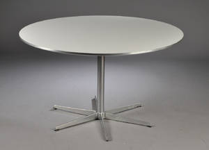 Piet Hein 1905-1996, Arne Jacobsen 1902-1971. Bord, model A725.