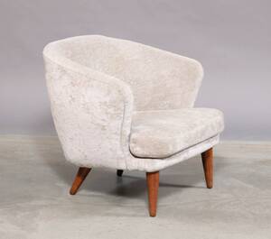 Dansk Møbelproducent. Lænestol i velour.