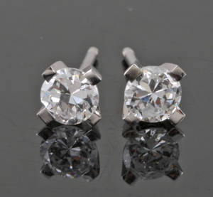 Earrings in 14k set with brilliant cut diamonds 0.60 ct 