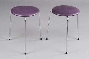 Fritz Hansen. To taburetter, model 3150 betrukket med læder 2 