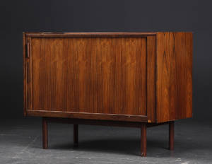 Skænk af palisander. Dansk møbelproducent