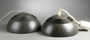 Arne Jacobsen 1902-1971. Par AJ pendler af lakeret metal 2