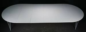 Ellipseformet konferencebord med hvid laminat