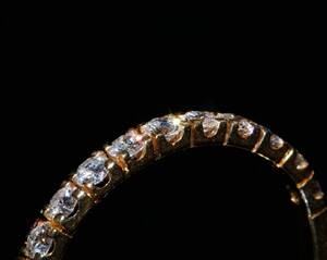 Alliancering af 18 kt. guld, prydet med diamanter - ca. 0.33 ct. 