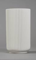Lyngby. Rillet vase af porcelæn.