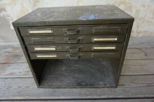 Plåtlåda från gammal verkstad