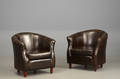 Par lænestole betrukket med brunt læder 2