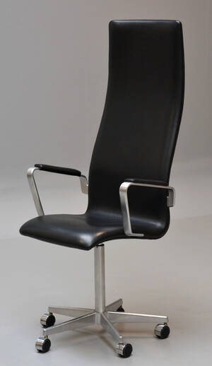 Arne Jacobsen. Højrygget Oxford kontorstol med armlæn, model 3292 
