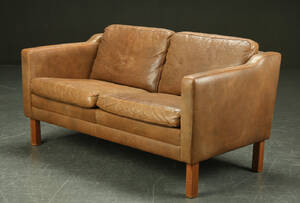 To-pers. sofa, mahogni og læder, dansk møbelproducent