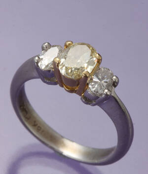 Ring i 18 kt hvidguld med Brill