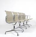 Charles  Ray Eames, Stühle Modell EA 107 von Vitra 4