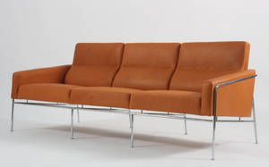 Arne Jacobsen. Tre-personers sofa model 3303 - Lufthavnssofa. 