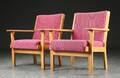 Hans J. Wegner. Par lænestole af egetræ 2