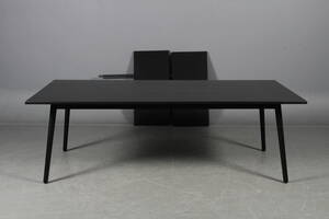Poul M. Volther. Spisebord af eg med to tillægsplader, model C35C. 3