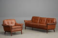 Tre-pers. sofa samt lænestol, brunt læder, 1970erne 2
