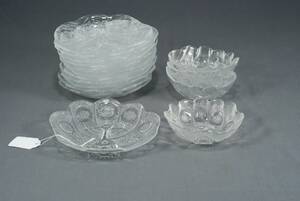 LARS HELLSTEN, FÖDD 1933, ASSIETTER 12ST, SAMT 4 SKÅLAR, `PÅFÅGEL`, ORREFORS, ASSIETTERNA 20 CM, SKÅLARNAS DIAM, 13 CM