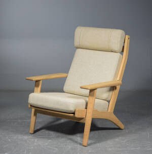 H. J. Wegner, højrygget lænestol af eg, model GE 290 A