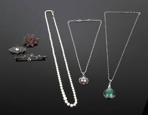 Diverse smykker af sølv 830s og sterlingsølv 925, bl.a. Georg Jensen. 6