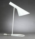 Arne Jacobsen. AJ bordlampe, hvid  Denne vare er sat til omsalg under nyt varenummer 4200817