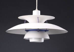 Poul Henningsen. PH5 pendel med skærme af hvidlakeret aluminium