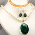 Smaragd og perle smykkesæt.