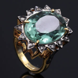Praseolite og diamant ring.