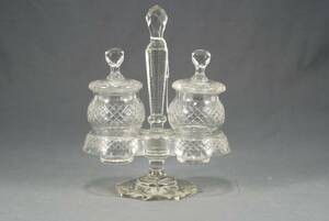 BORDSSURTOUT, OMKRING 1900, SLIPAT GLAS, HÖ27 CM