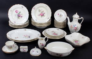 Kgl. porcelæn. Frisenborg kaffe- og spisestel 35