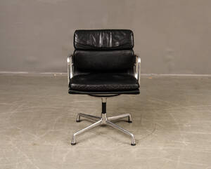 Charles  Ray Eames för Vitra. Soft Pad. Kontorsstol, modell EA-217