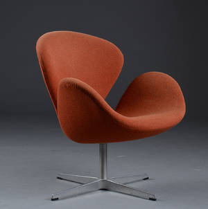 Arne Jacobsen. Lænestol model 3320 Svanen 