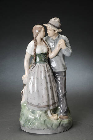 Royal Copenhagen. Figur af porcelæn  Henrik og Else nr 3049