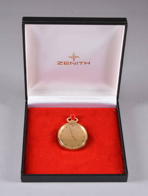 Zenith, ovalt fickur i 18k guld.