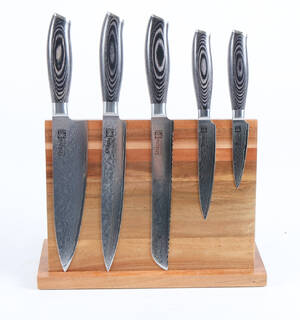 Shapu. Japansk knivsæt bestående af fem knive samt knivblok 6 Denne vare er sat til omsalg under nyt varenummer 5138350