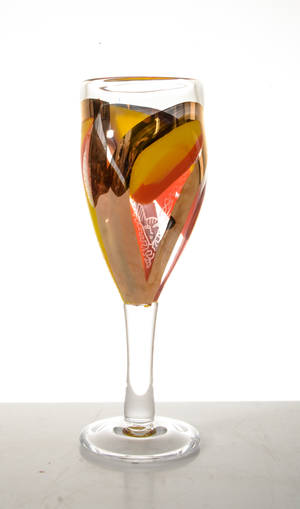 Ulrica Hydman-Vallien för Kosta Boda Limited edition. Pokalglas Sol och eld artikelnr.7329005