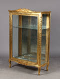 Vitrineskab, forgyldt træ