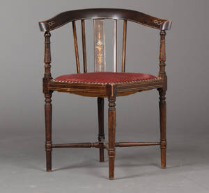 Hjørnestol prydet med intarsia, ca. 1900.