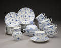 Kgl. Porcelæn. Musselmalet halvblonde kaffeservice. 32