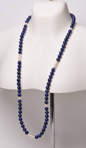 Halskæde med Lapis Lazuli og ferskvands kulturperler, moderne lås af 14 kt. guld