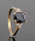 Crystal and onyx ring in 9kt gold 