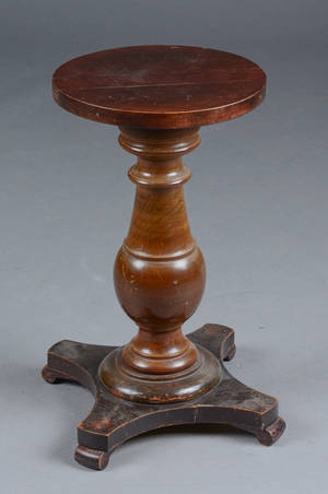 Piedestal af bejdset træ, ca. 1900