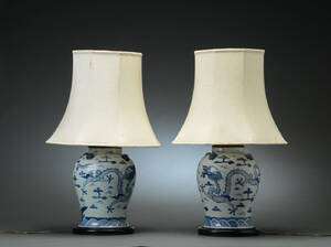 Et par kinesiske vaser af porcelæn, 18001900-tallet  