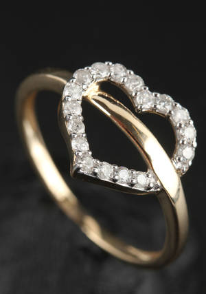 Hjertering med diamanter