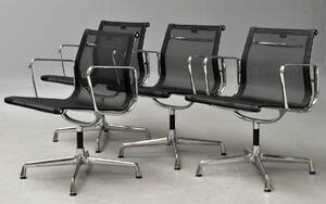 Charles Eames. Sæt på fire netstole, model 108 4