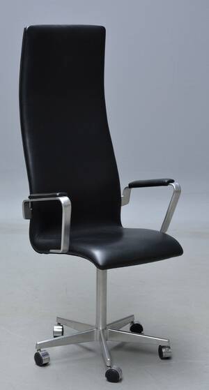 Arne Jacobsen. Højrygget Oxford kontorstol med armlæn, model 3292 