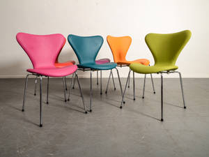 Arne Jacobsen. Stolar modell 3107 Sjuan 6