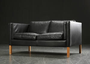 Stouby. To-personers sofa, sort læder