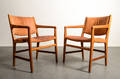 Hans J. Wegner, paret karmstolar i mahogny, modell JH 513 2