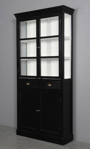 Vitrineskab. Sort bemalet.
